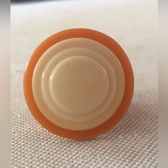 Vintage Knobs Burnt Orange & Tan Plastic (Set of 14). - Picture 2 of 5